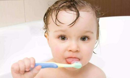 宝宝什么时候开始刷牙？宝宝刷