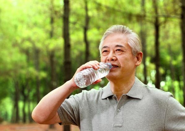 如何避免老人夏季中暑？老年人