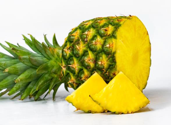 吃菠萝可以美容吗 维生素B防止皮肤干裂,维他命淡化