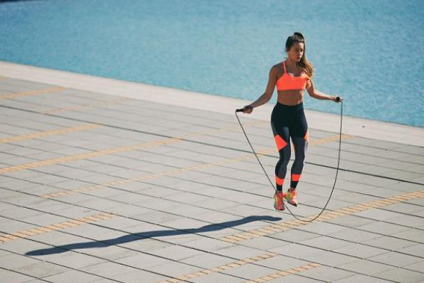 空腹可以跳绳减肥吗 有利于脂肪燃烧使肌肉有弹性