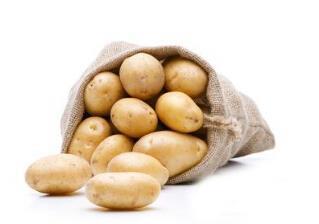 土豆连皮一块儿煮  小心吃中毒