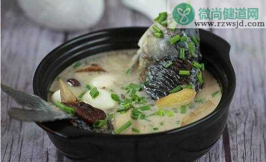 海带豆腐鲫鱼汤，鲜香美味，营养
