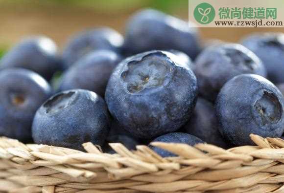 吃蓝莓可以治好近视吗 花青素促进视网膜视紫质生成
