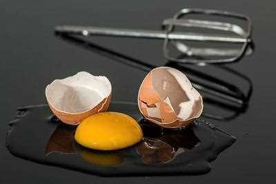 胆固醇高可以吃鸡蛋吗 胆固醇高的原因有哪些呢