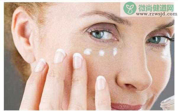 你知道护肤品正确涂抹方法吗？眼膜用在护肤哪个步骤呢