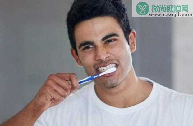 没有牙刷怎么刷牙？没开封的牙膏过期能刷牙吗？