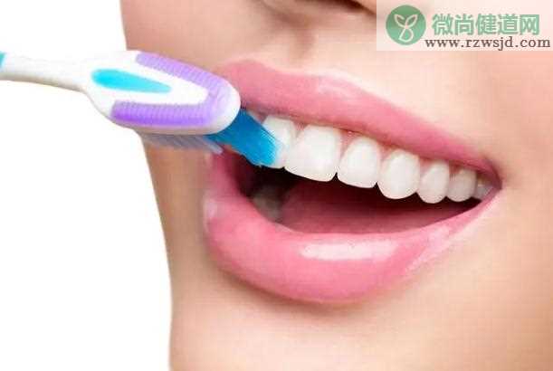 牙齿黄了刷牙能白吗？小苏打刷牙多久能变白？