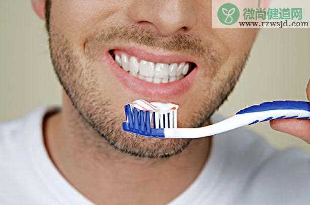 牙线刷牙的顺序是什么？用牙贴