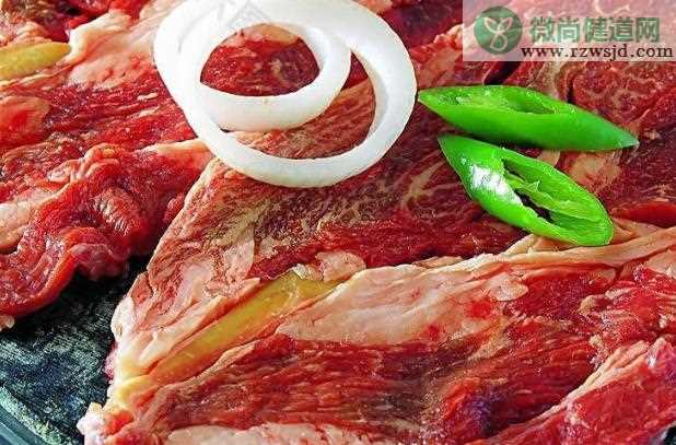 牛肉炖白萝卜还是红萝卜好 牛肉炖白萝卜可以放香菇