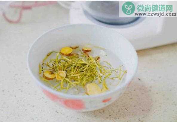 甘草和金银花可以一起喝吗？甘草可以和茶叶一起泡吗？