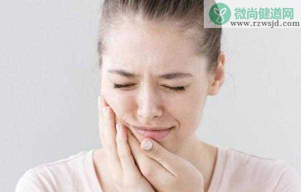 牙龈发炎怎么回事 口腔不够卫生引起细菌感染