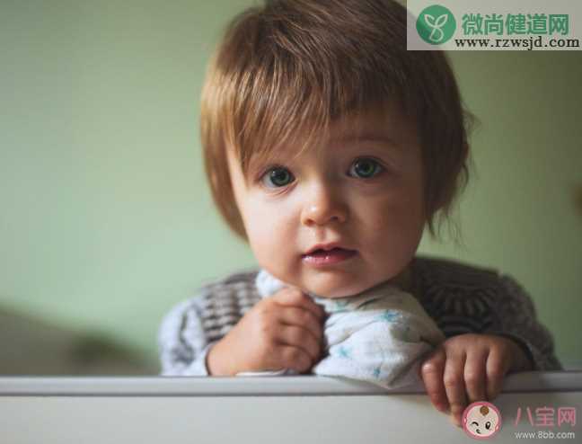 孩子很容易焦虑的原因是什么 孩子焦虑不同程度表现