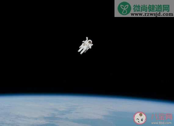 宇宙有星星为何夜空还是黑的 为什么宇宙一直是黑色的