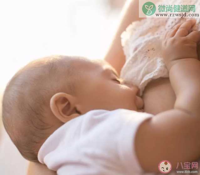 不同时期的母乳变化是什么 什么样的母乳对宝宝最好