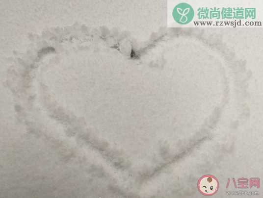 下暴雪了发朋友圈心情说说 下暴雨了记录感言句子