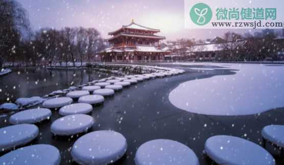 下雪天一个人怎么发朋友圈 下雪天一个人的心情句子