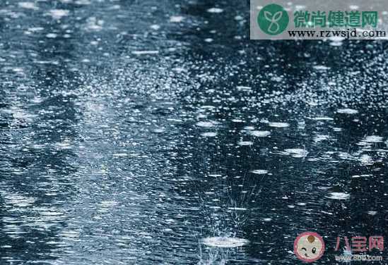 天气又冷又下雨的心情说说 冬天下雨的天气朋友圈感慨