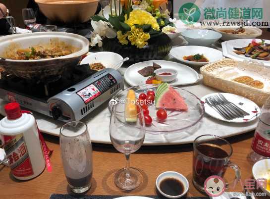 2021年晒吃年夜饭发朋友的优美句子 一年一度吃年夜