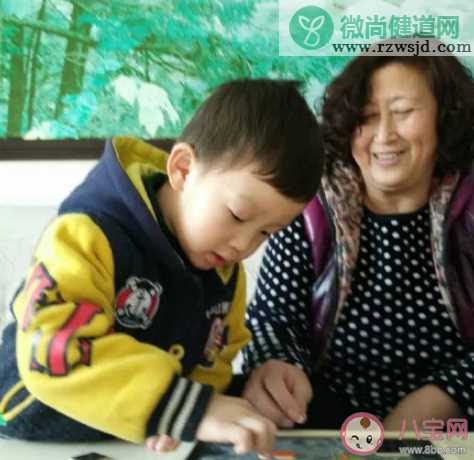 老人有义务帮子女带孩子么 老人应不应该帮子女带孩子