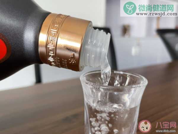 白酒和啤酒混着喝有什么危害