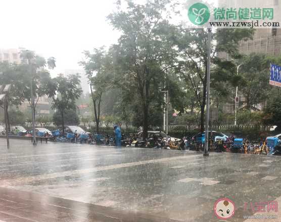 下了一个月的雨的心情说说 下了一个月的雨搞笑图片