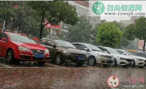 关于梅雨季天天下雨朋友圈说