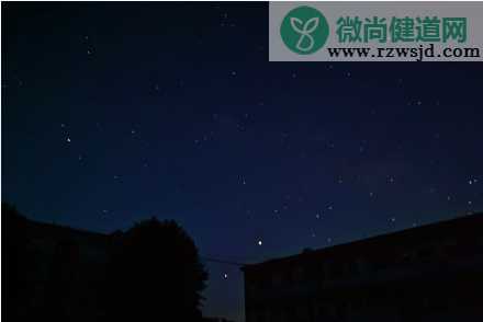 一个人夜晚看星星的心情句子  一个人看星星的好句文案朋友圈