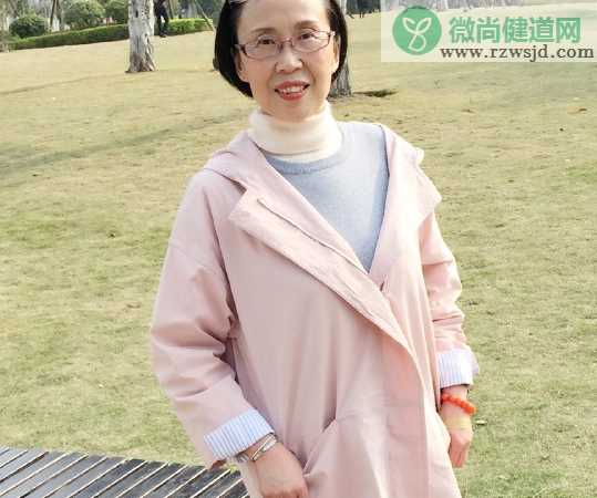 女儿给我买衣服的心情说说 女儿给妈妈买衣服表达感悟