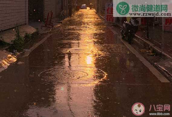 适合下大雨没带伞的朋友圈心情说说 关于大下大雨没有伞幽默搞笑句子