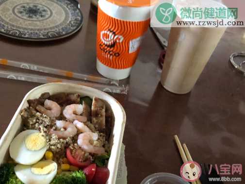 关于一个人买菜做饭的心情说说 一个人做饭享受发朋