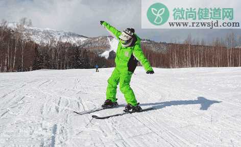 滑雪场禁止朋友教滑雪怎么回事 滑雪初学者的入门技巧