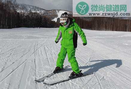 滑雪场禁止朋友教滑雪怎么回事 滑雪初学者的入门技巧