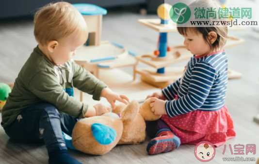 宝宝幼儿园不合群怎么办 让孩子成社交达人的小技巧