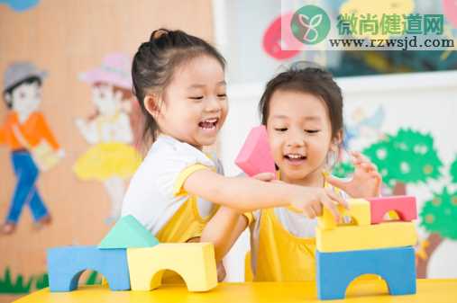 怎么了解孩子在幼儿园的真实