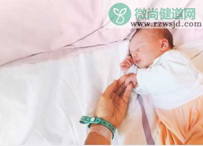 宝宝出生了你是如何报喜的 这些宝爸宝妈的报喜方式真是人才