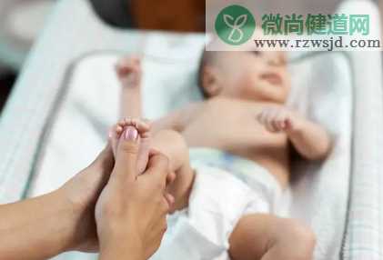 宝宝双腿伸直抬高是肌张力高