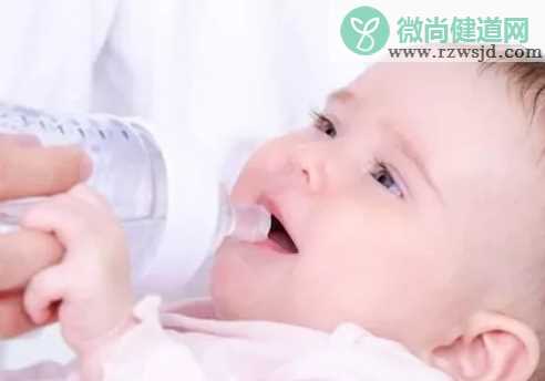 宝宝肚子鼓起了小包是正常的吗 宝宝肚子有包是生病了吗