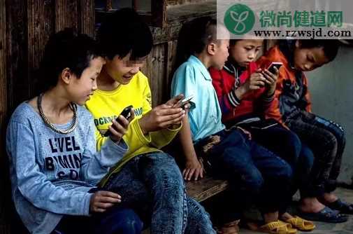 小孩玩手机不能超过多长时间