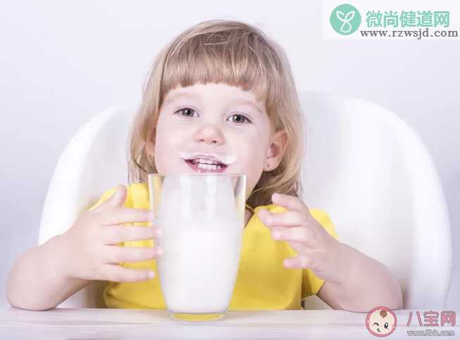 喝牛奶和不喝牛奶的孩子有什么差别 孩子不爱喝牛奶怎么办