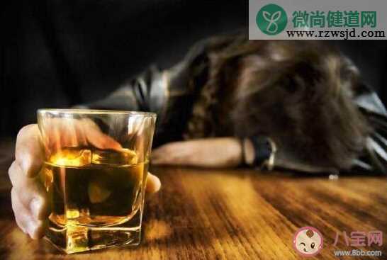 喝酒被爸妈撞见是什么体验 当代青年喝酒的各种姿势