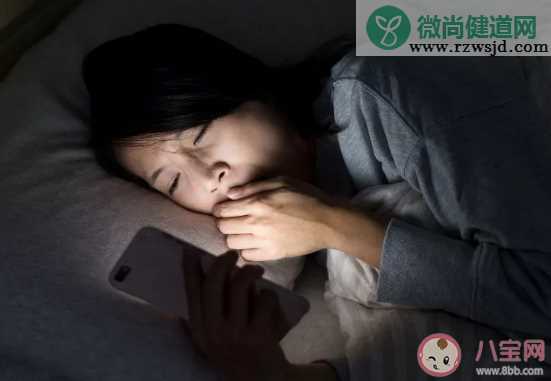 不爱玩手机是什么样的一种体验 长时间玩手机有什么危害