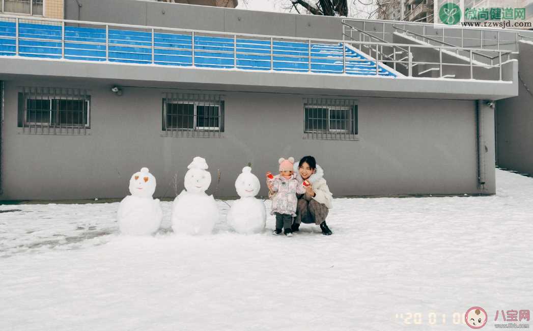 陪孩子玩雪的句子说说 跟孩子一起玩雪的说说朋友圈