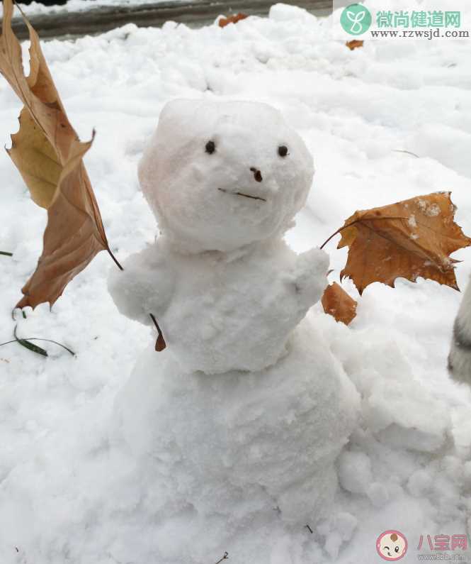 陪孩子玩雪的句子说说 跟孩子一起玩雪的说说朋友圈