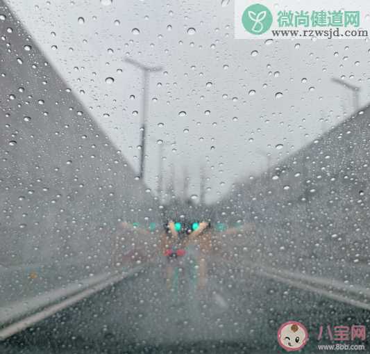 嘀嗒嘀嗒下雨了说说 下雨了说说心情短语