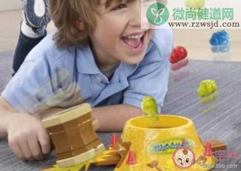 孩子总是乱丢自己的玩具不爱惜怎么办 如何让孩子学会爱惜身边的东西