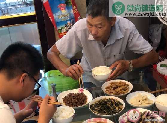 孩子初中毕业了怎么发朋友圈 孩子初中毕业家长感言句子说说