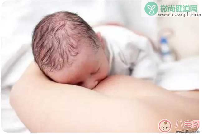 母乳喂养很艰难 别不小心走到坑里面去了