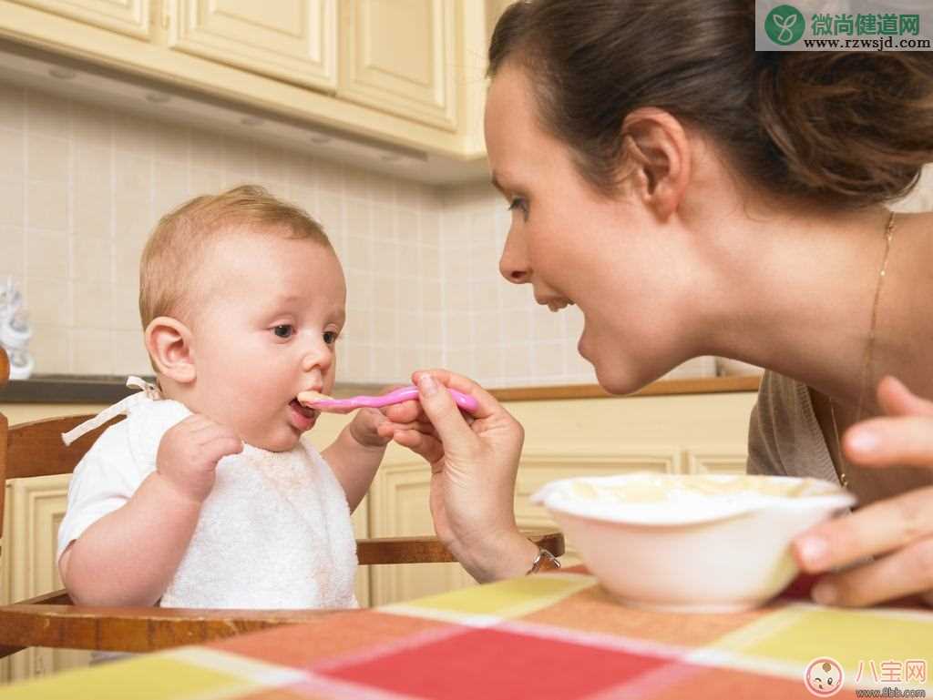 宝宝呕吐是食物过敏吗 如何处理孩子呕吐