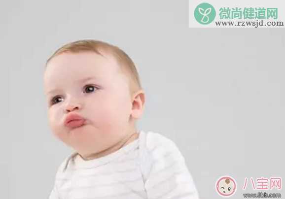 宝宝的稀便和腹泻有什么区别 为什么吃母乳的宝宝大便是稀的