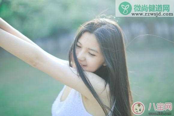 有一个平胸的女朋友是什么体验 和平胸的女人做爱是什么感觉